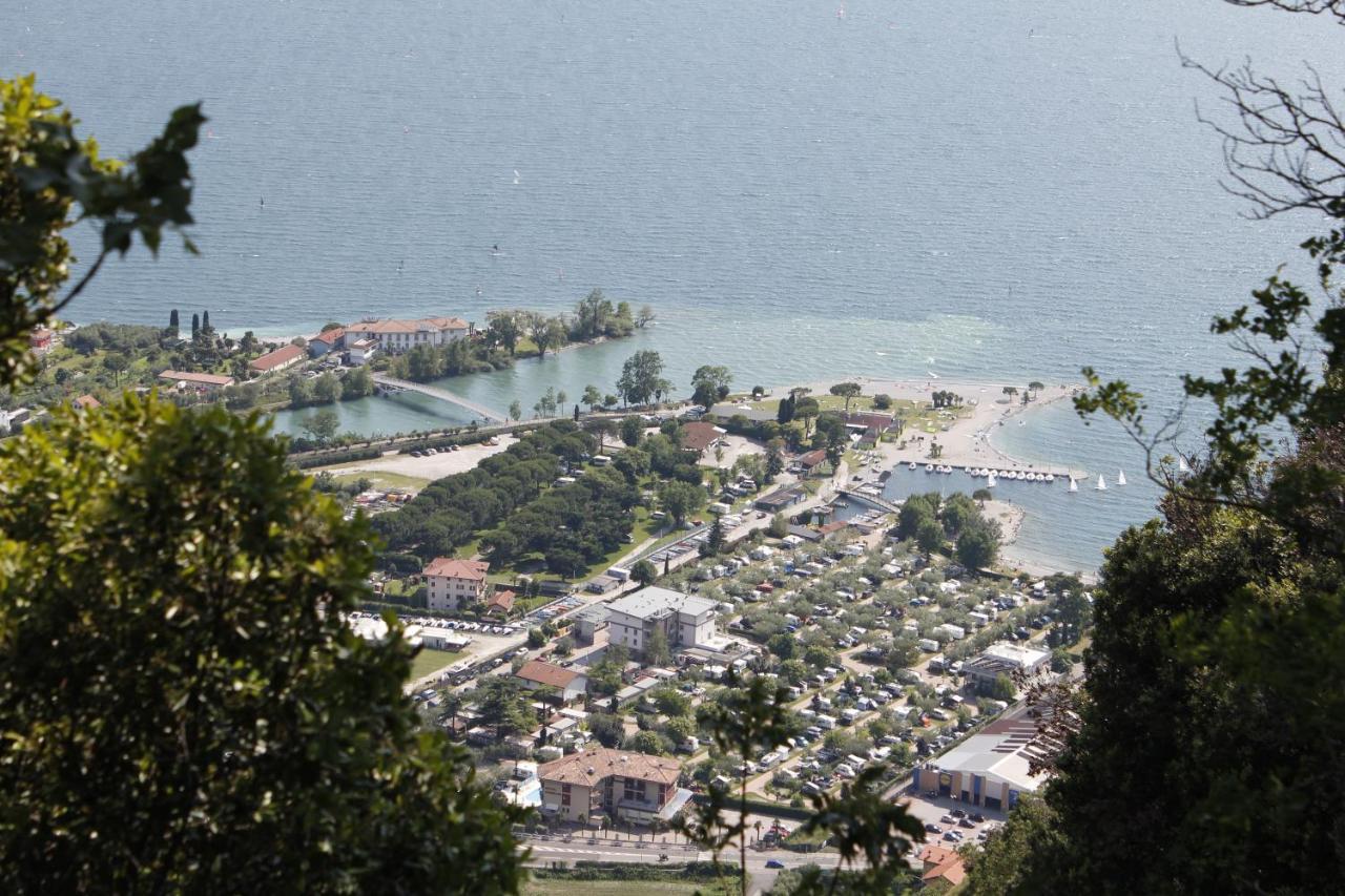 Hotel Angelini Torbole Sul Garda Exterior photo