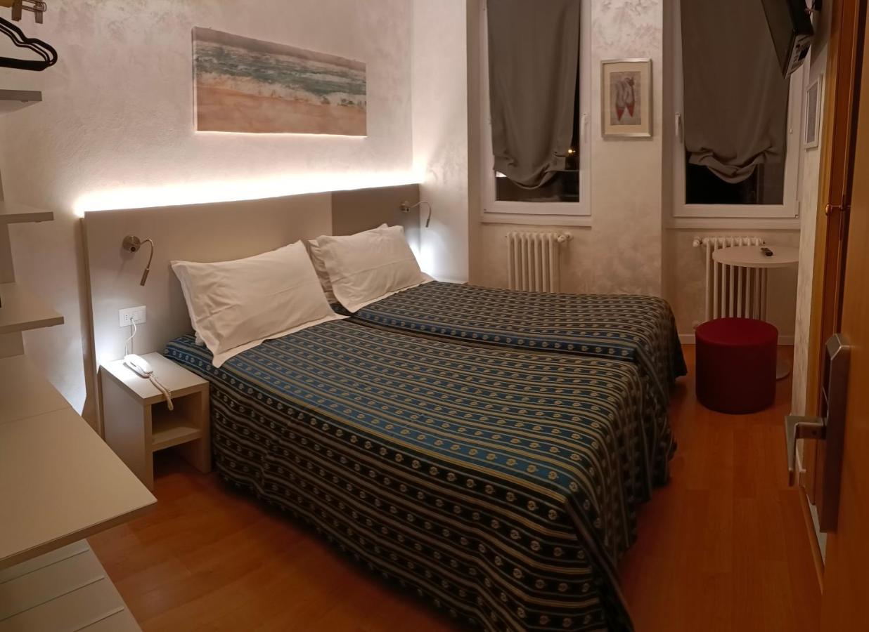 Hotel Angelini Torbole Sul Garda Exterior photo