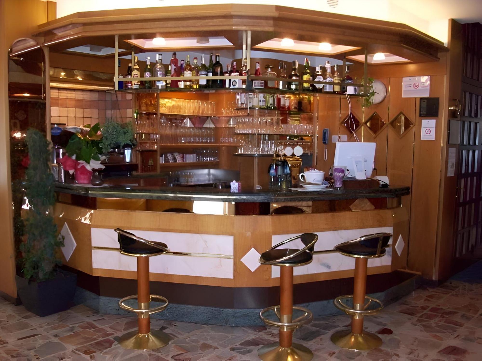 Hotel Angelini Torbole Sul Garda Exterior photo