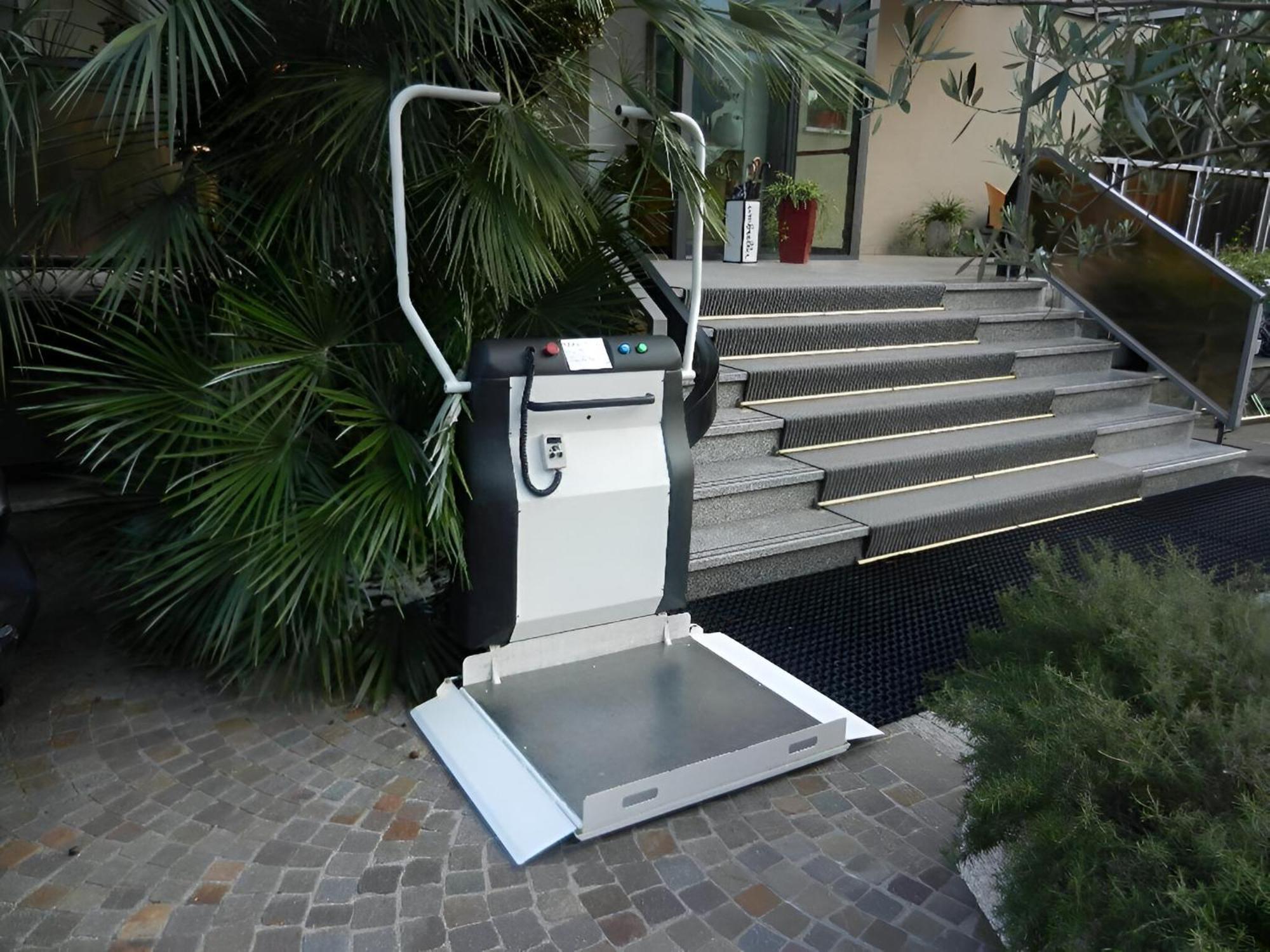 Hotel Angelini Torbole Sul Garda Exterior photo