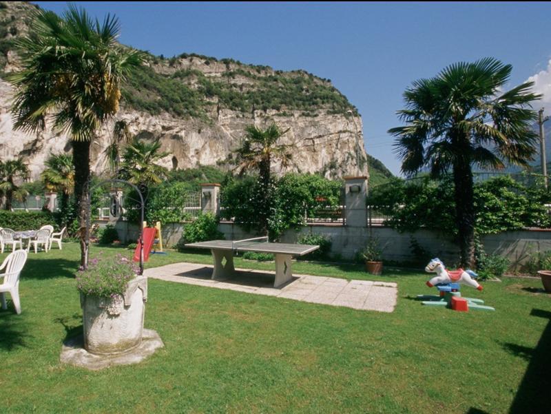 Hotel Angelini Torbole Sul Garda Exterior photo